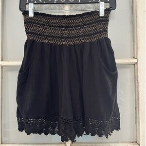 Earthbound Trading Co. size M shorts !